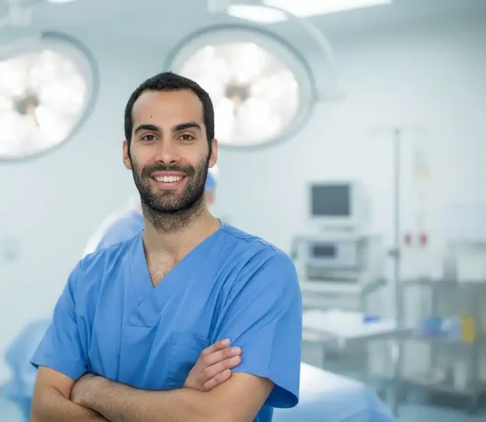 Dr Julien Gozlan, chirurgien spécialiste rétine Paris